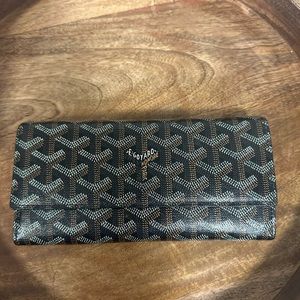 Goyard wallet like new one used twice